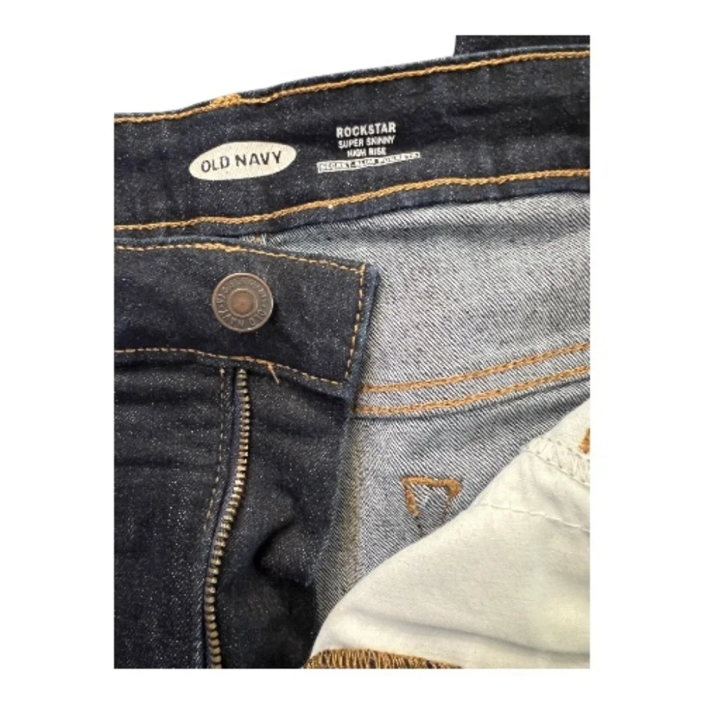 EUC Old Navy dark wash Rockstar super skinny high-rise jeans – size 14 - Picture 2 of 6